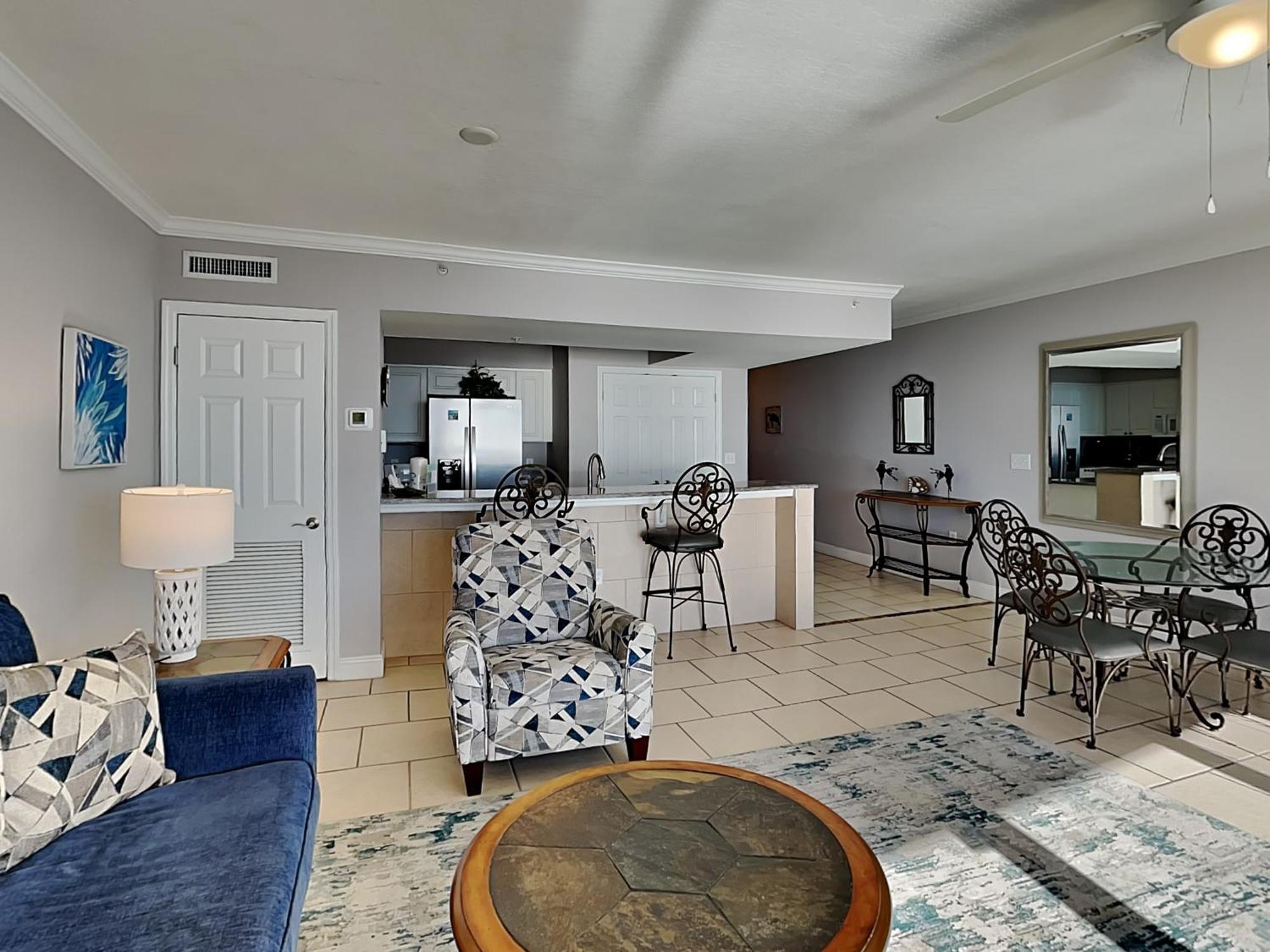 Emerald 1927 Apartment